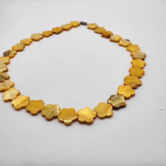 Vintage 70s Dyed Abalone Shell Flower Power Necklace - Picture 2 of 6